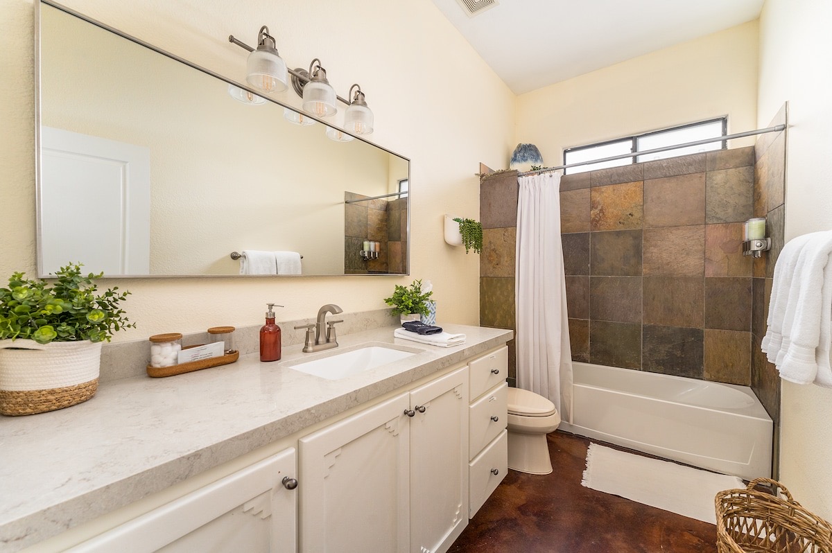 House of Kuna outdoor deck and boulders