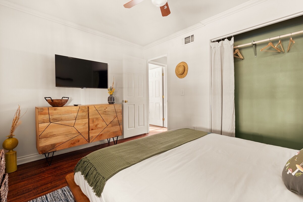 House of Lemons living room